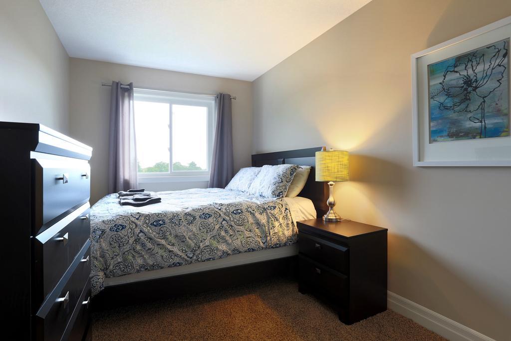 Boardwalk Homes - Executive Guest Rooms & Townhomes Kitchener Cameră foto